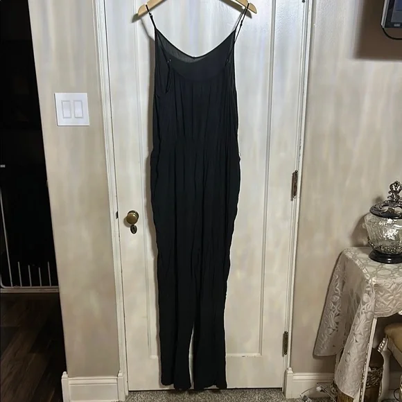 SO Black Jumpsuit with Relaxed Fit and Versatile Style - Picture 2 of 5